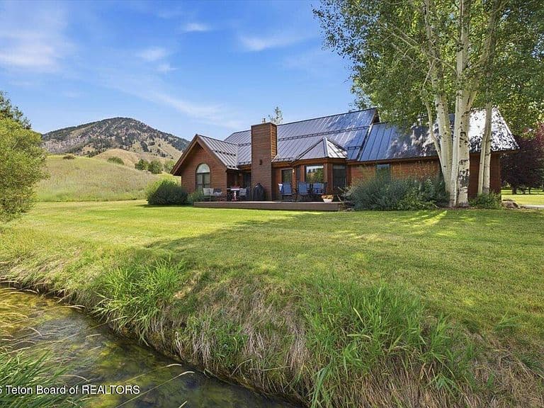 725 Palomino Dr photo 1