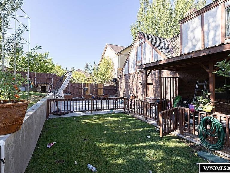 2058 Skyview St photo 4