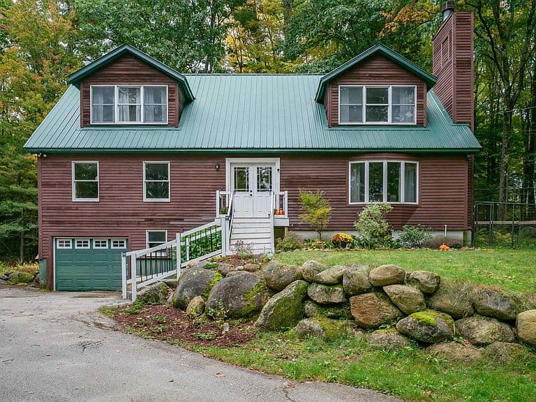 381 Slip Road photo 2
