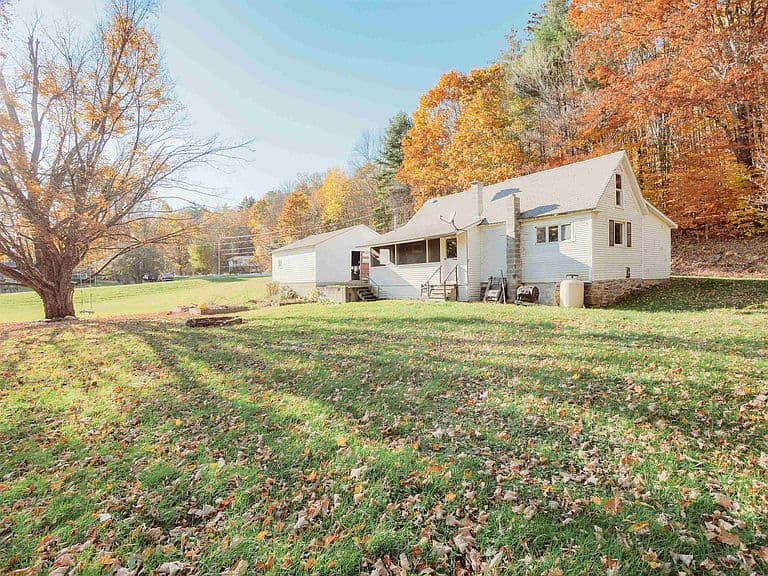 1646 Plains Road photo 1