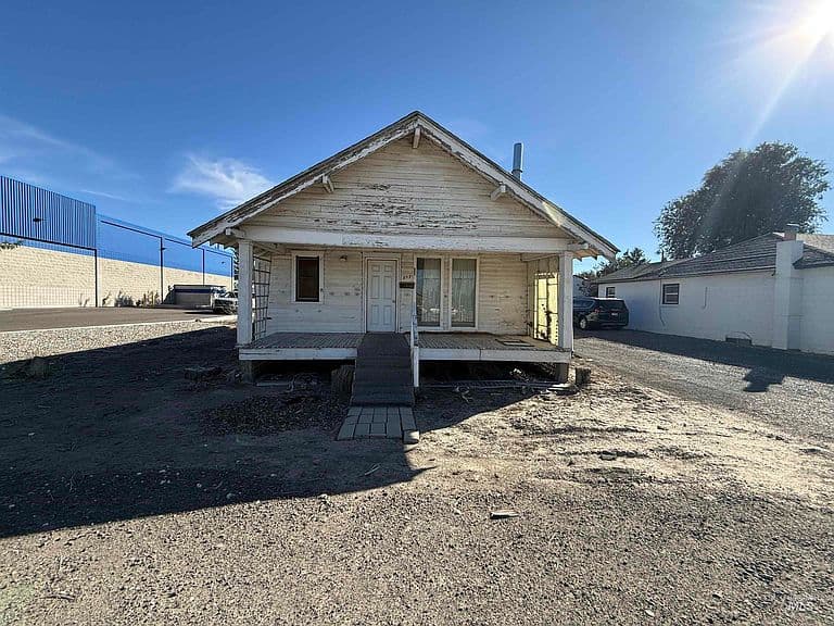 817 Burley Ave photo 4