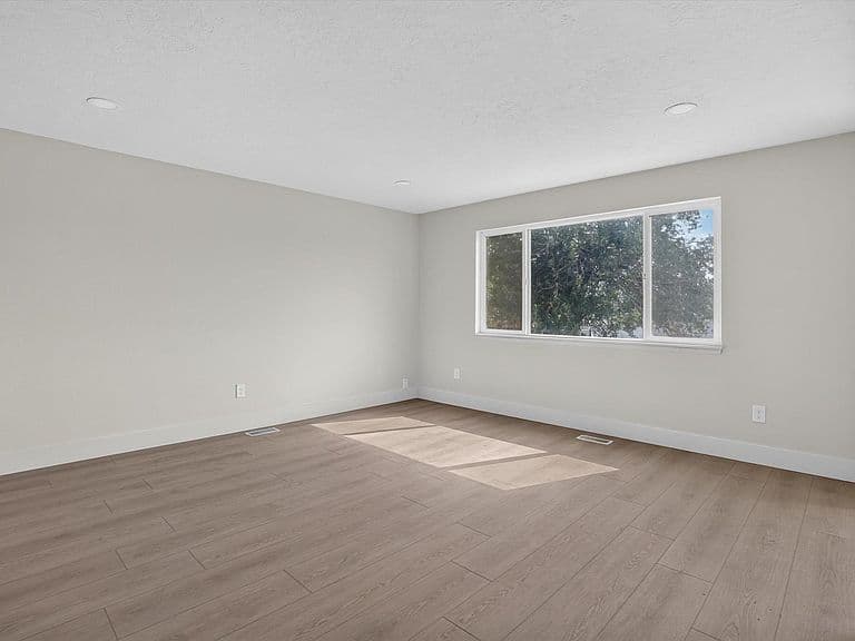 5698 Moses St photo 5