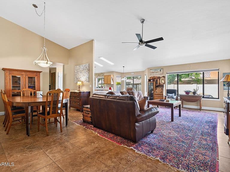 2734 E VISTA Drive photo 4