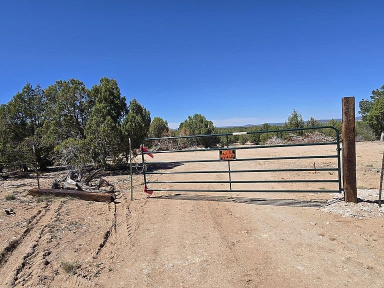 2795 W Poppy Rd photo 2