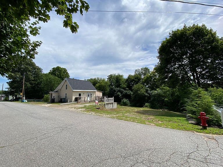 91 munroe Street photo 2