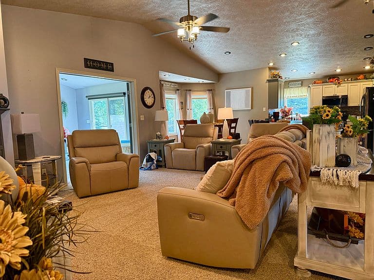 1516 Deerfield Ln photo 4