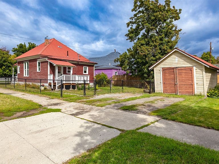 303 5th Ave W photo 3
