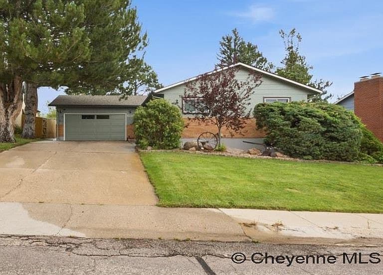 6135 Shaun Ave photo 1