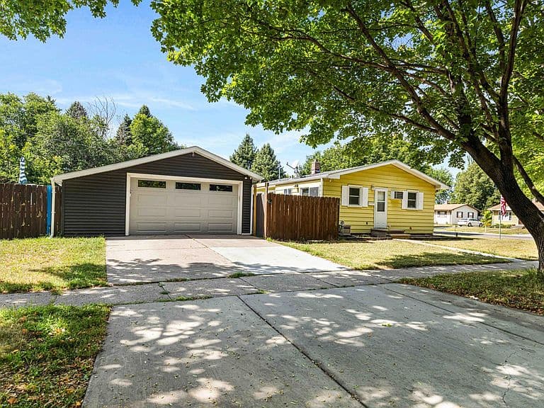 1921 10th Ave N photo 5