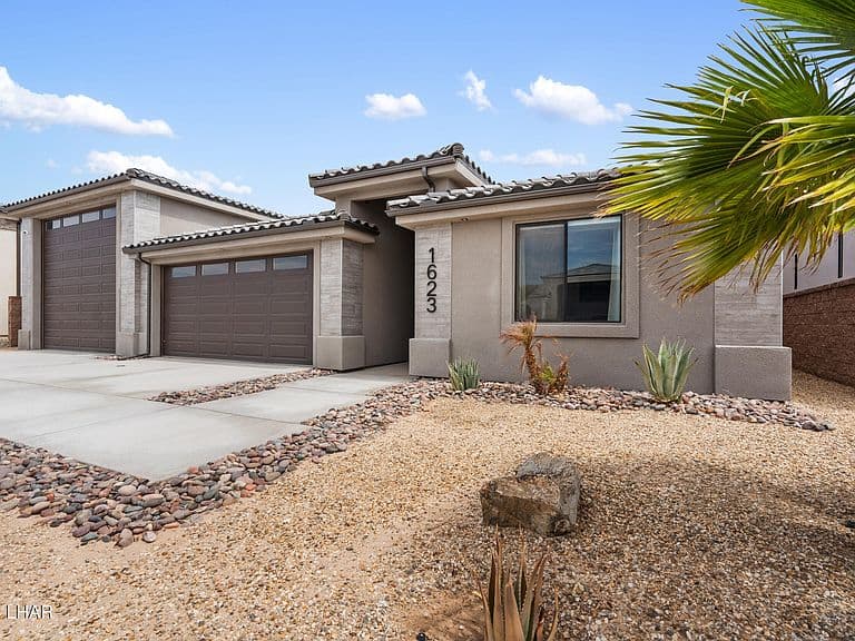 1623 E Laurel Dr photo 3