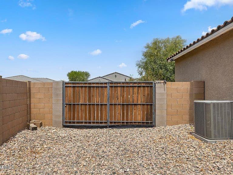 40655 W CRANE Drive photo 2