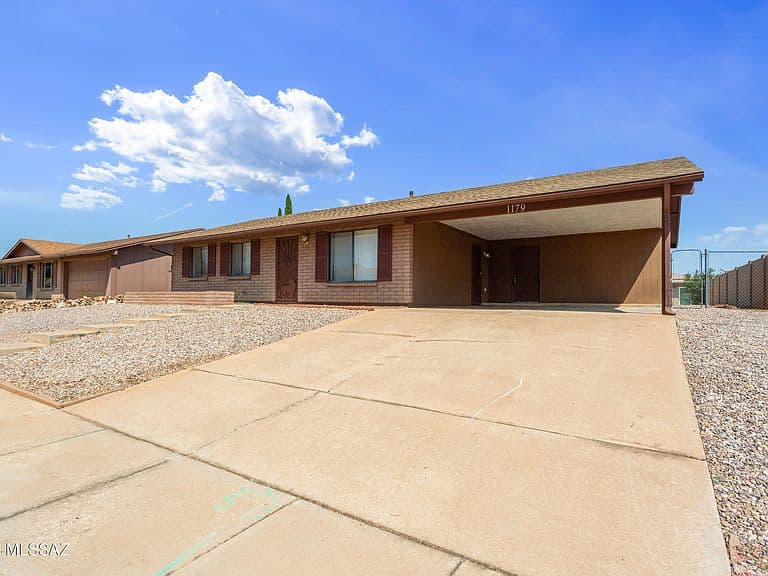1179 Acacia Dr photo 2