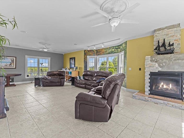 413 Hibbard Road photo 2