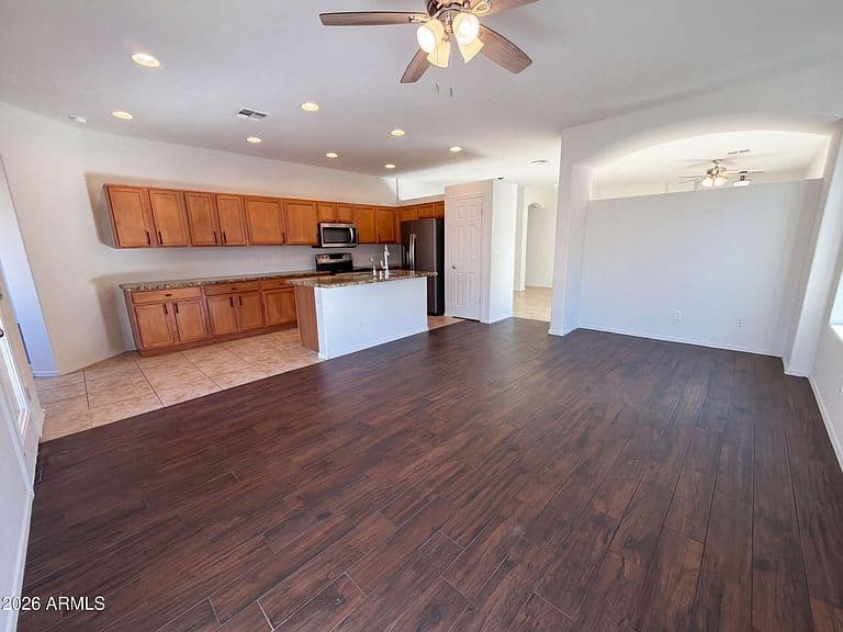 25852 W LYNNE Lane photo 3