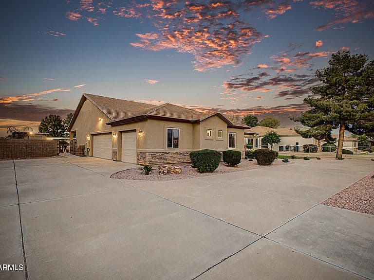 1744 E COUNTRY Lane photo 3