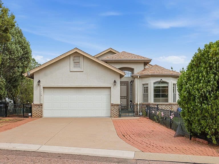 1119 S Mountain View Dr photo 1