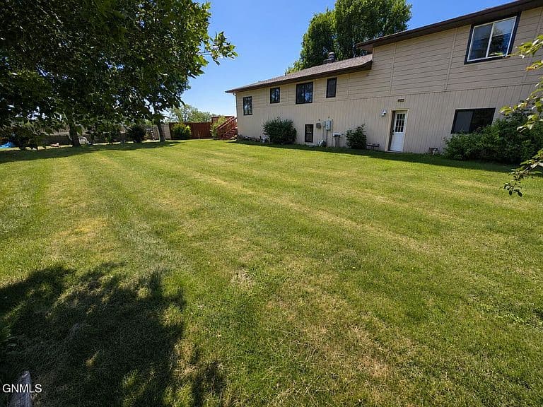 818 Mannhaven St #2 photo 4
