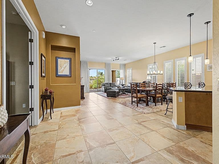 12108 W DESERT MIRAGE Drive photo 4