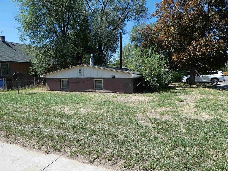 597 Wayne Ave photo 1