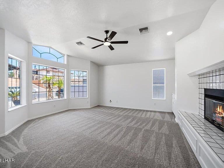 2555 Country Club Pl photo 4