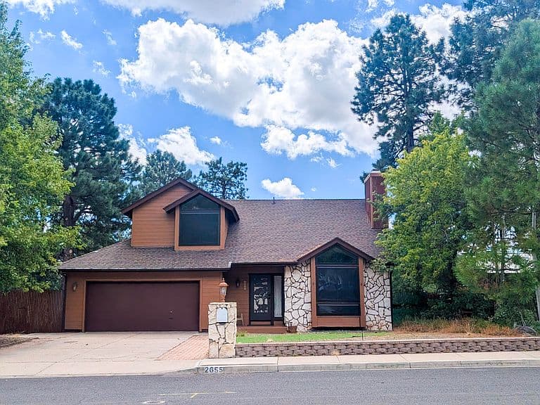 2655 E Matterhorn Dr photo 1