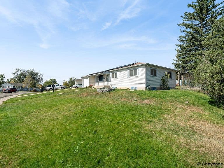 810 Cahill Dr photo 2