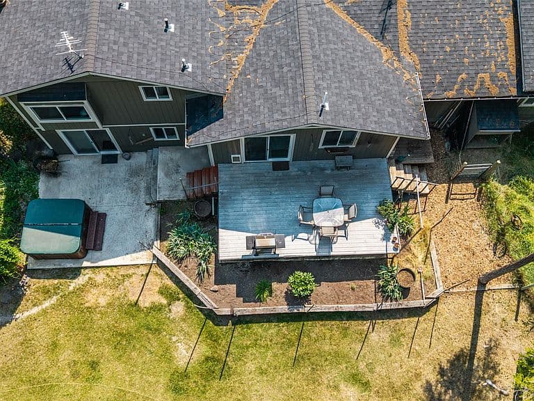 385 Springhill Rd photo 3