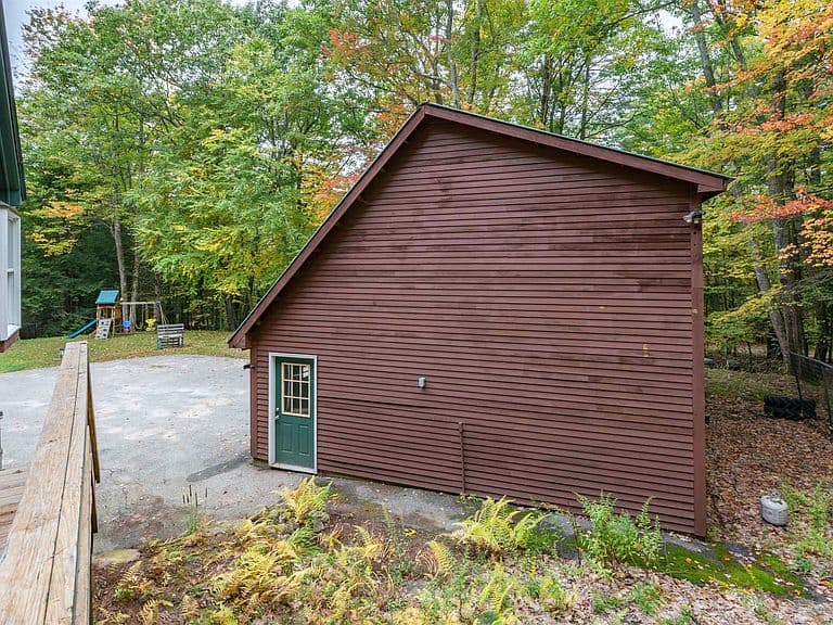 381 Slip Road photo 4