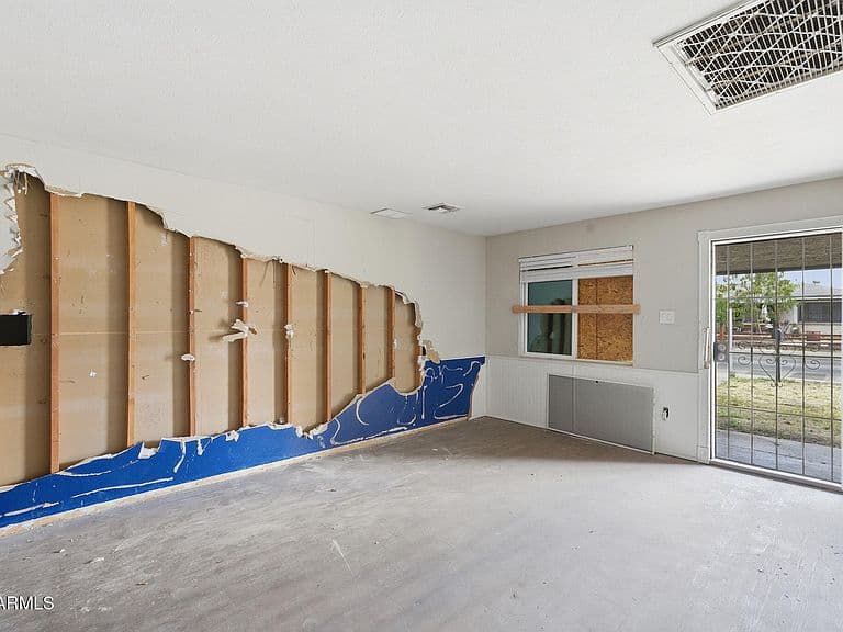 1723 W CHERYL Drive photo 3