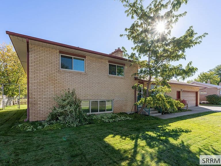 225 Ramona Ave photo 3