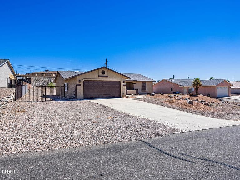 3368 Sheik Dr photo 2