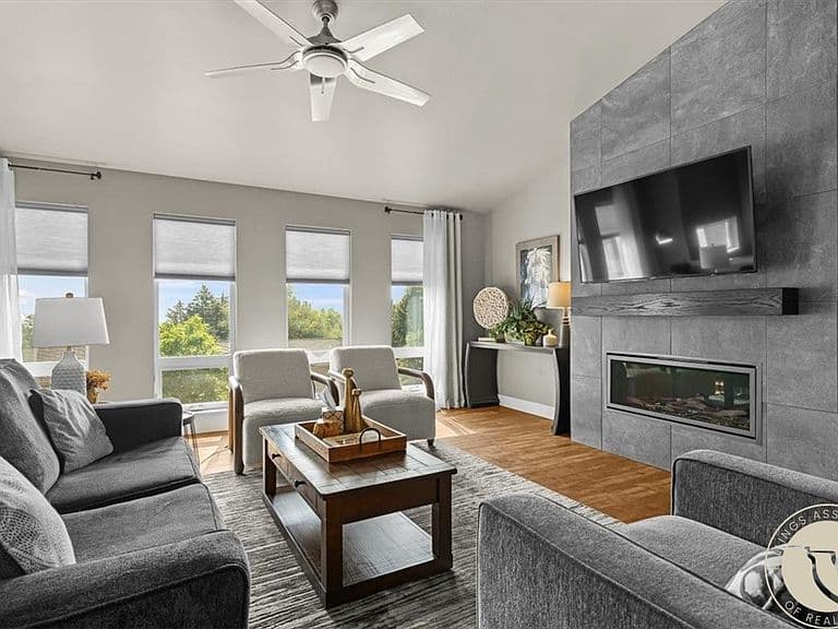 3226 Country Club Cir photo 2