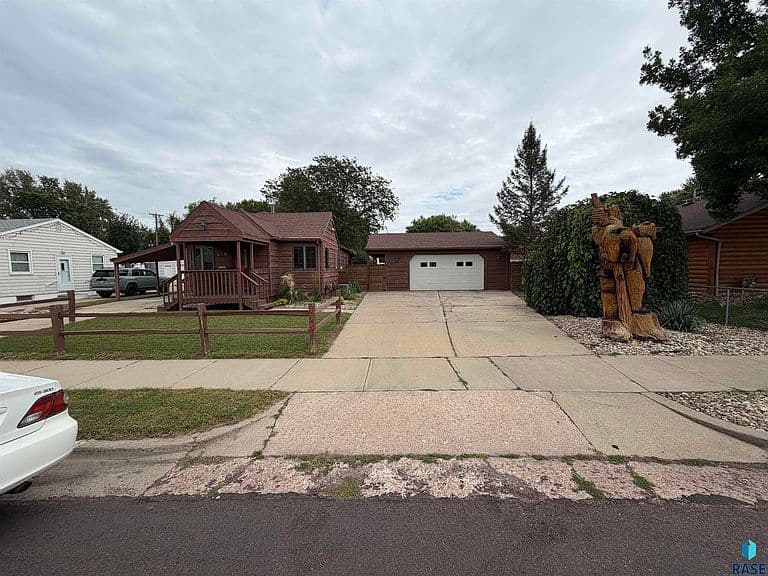 438 S Elmwood Ave photo 3