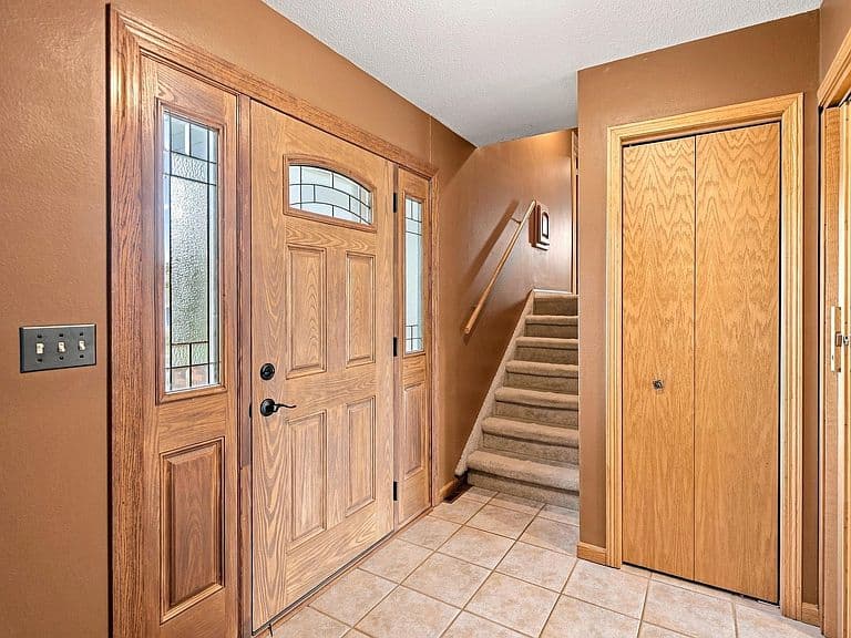 631 Westwind Dr photo 2