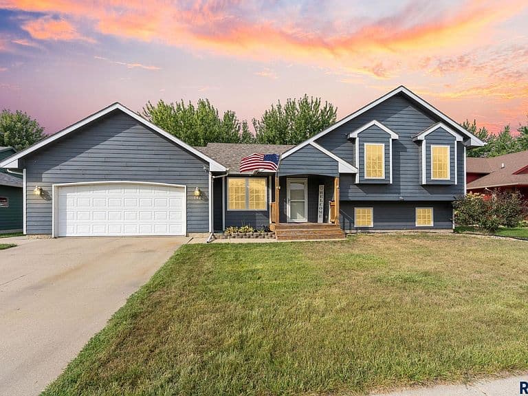 940 E Ryan Dr photo 1