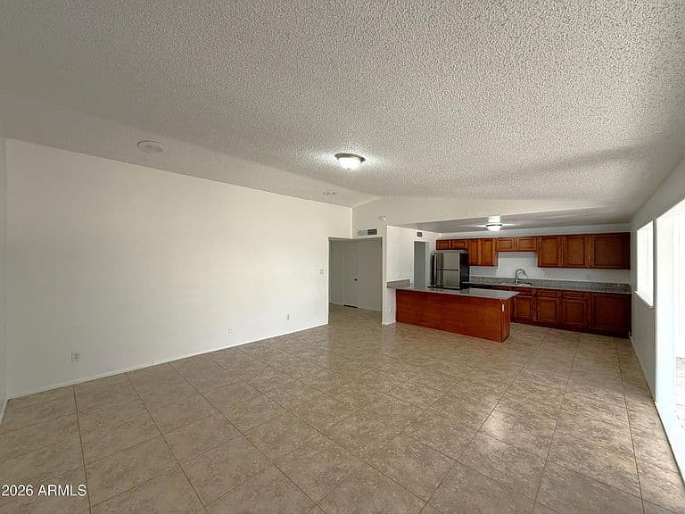 6943 W HUBBELL Street photo 5