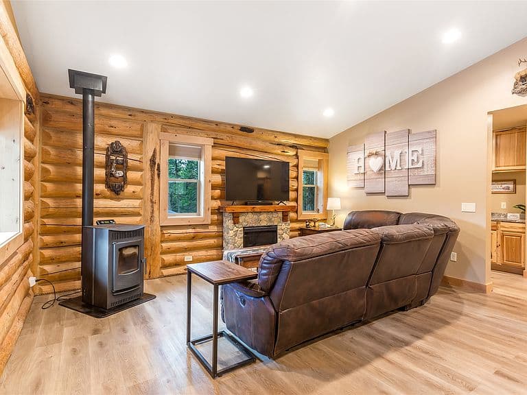 140 Evergreen Dr photo 3