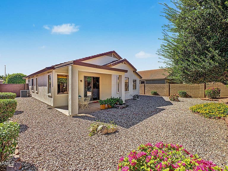 15910 W HEARN Road photo 4