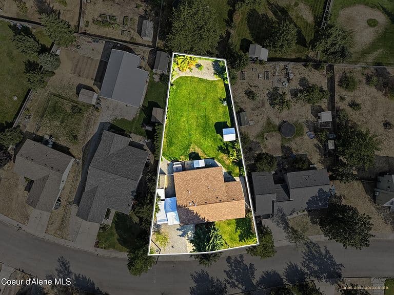 1909 E Meadow Ln photo 2