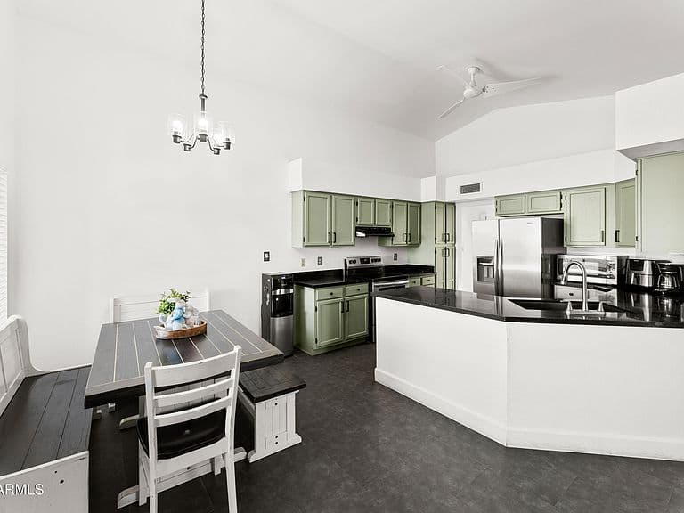 1457 N HOBSON -- photo 4