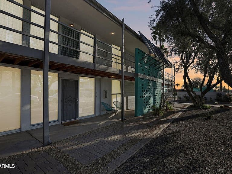 6936 E 4th St APT 8 photo 2