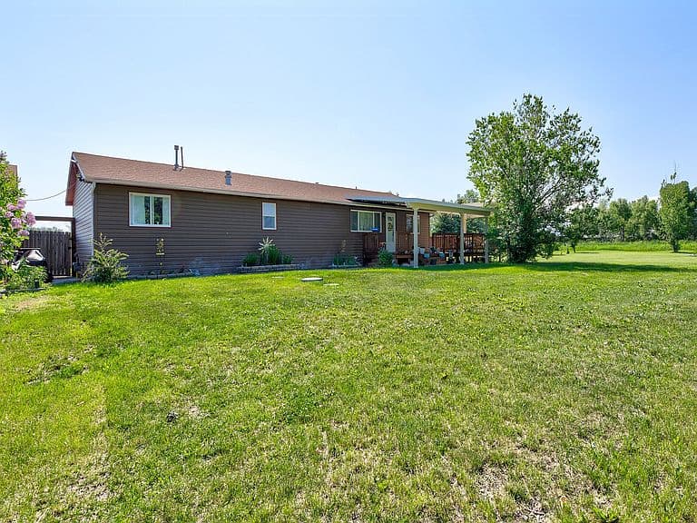4583 Victoria Dr photo 1