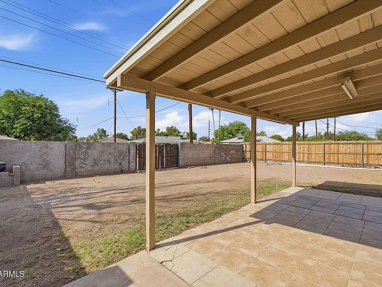 2231 W ORANGEWOOD Avenue photo 3