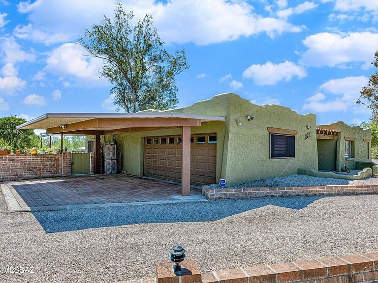 821 W Calle De Julio photo 5