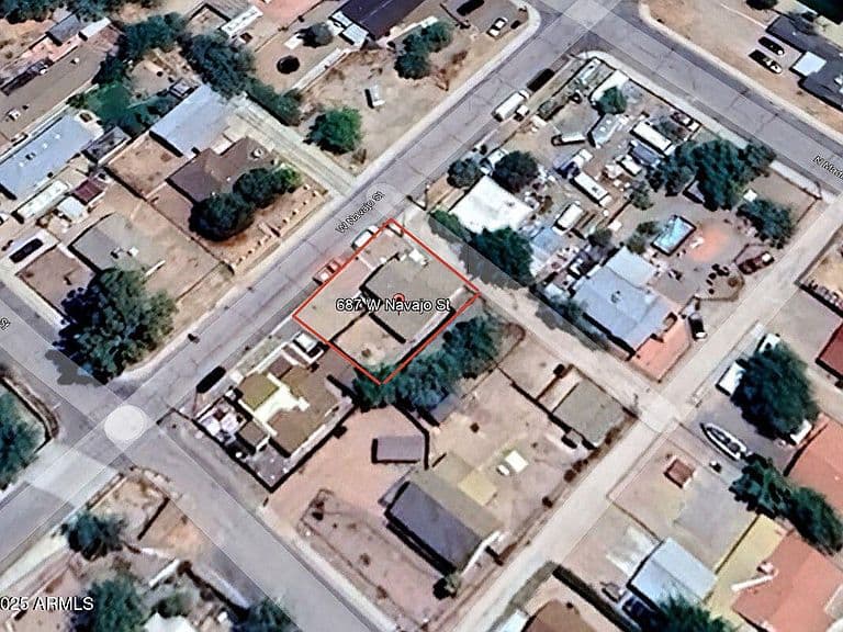 687 W NAVAJO Street photo 2