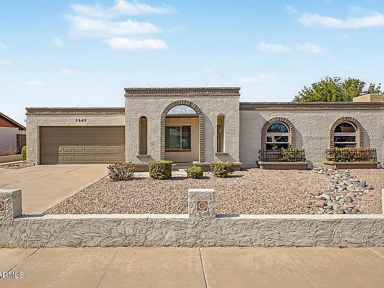 2642 W ONZA Avenue photo 2