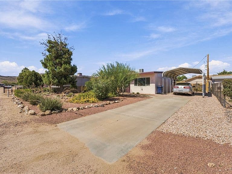 1595 E College Drive photo 3