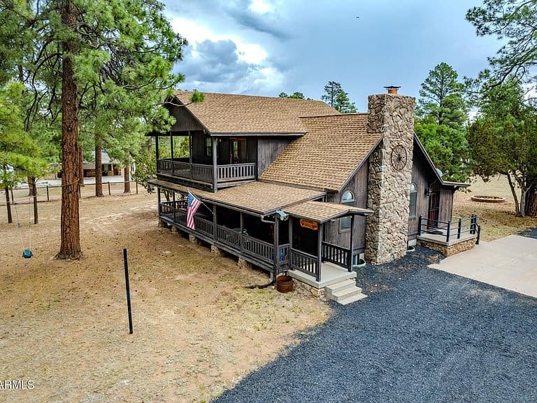 2903 N Skylark Drive photo 1