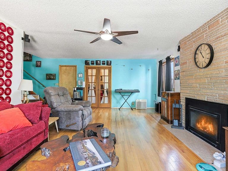 215 E 12th St photo 3