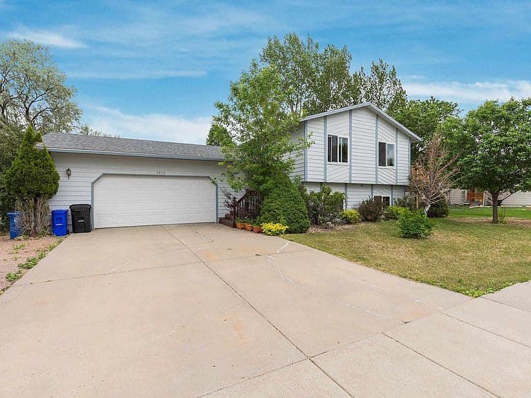 3918 Parkview Dr photo 1